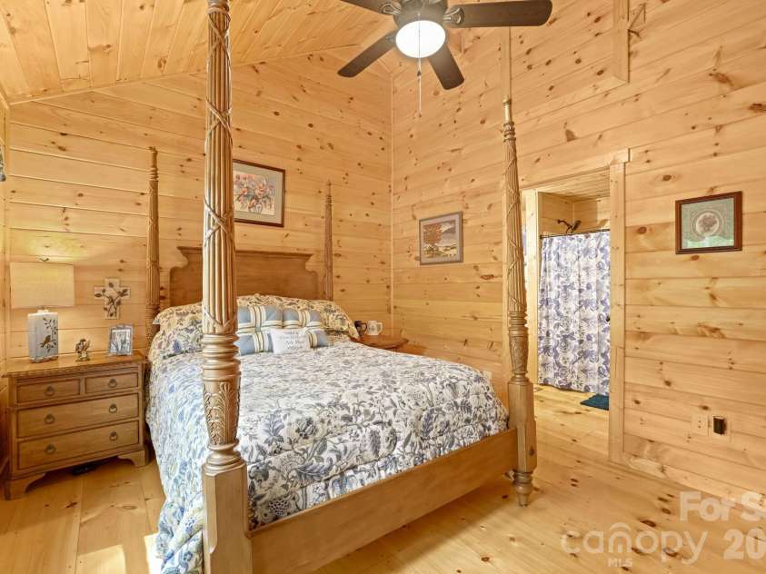 207 Bentley Cove, Murphy, NC 28906.  MLS# CAR4391393, YatesRealty ID 29600. 