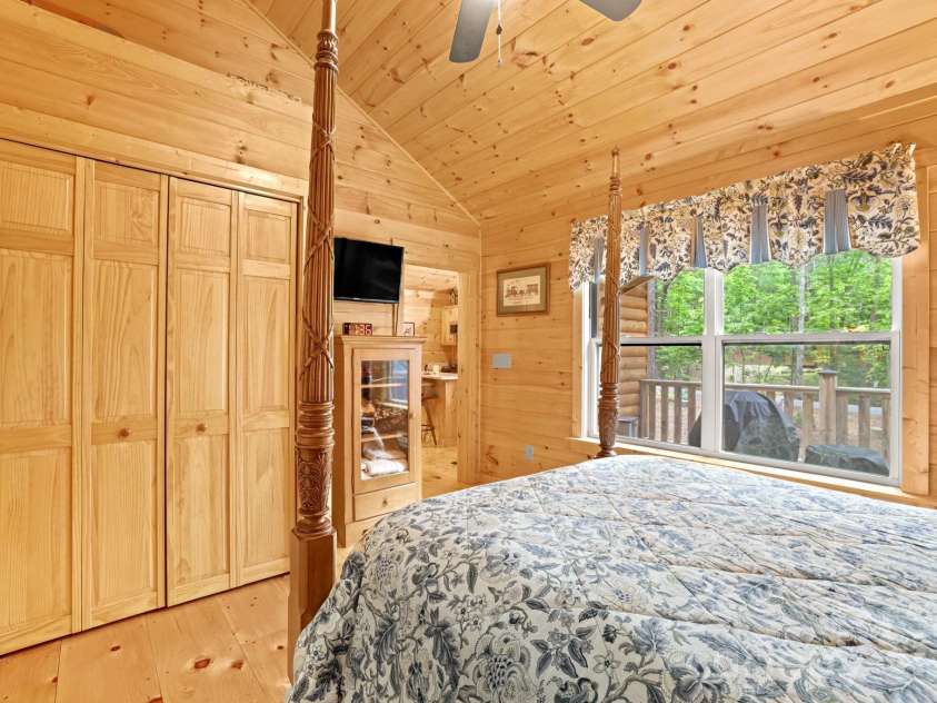 207 Bentley Cove, Murphy, NC 28906.  MLS# CAR4391393, YatesRealty ID 29600. 