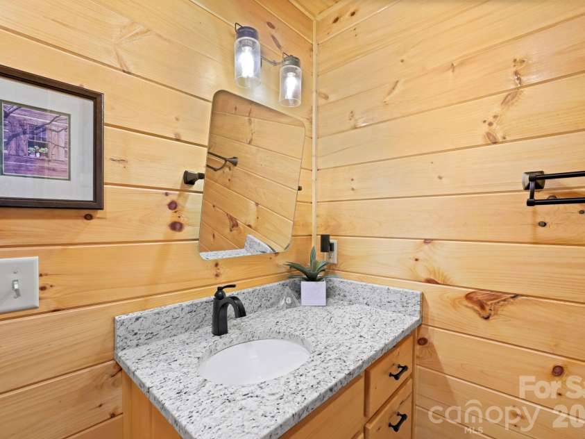 207 Bentley Cove, Murphy, NC 28906.  MLS# CAR4391393, YatesRealty ID 29600. 