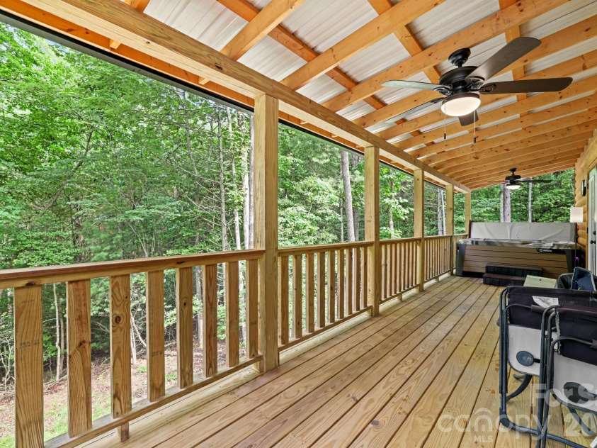 207 Bentley Cove, Murphy, NC 28906.  MLS# CAR4391393, YatesRealty ID 29600. 
