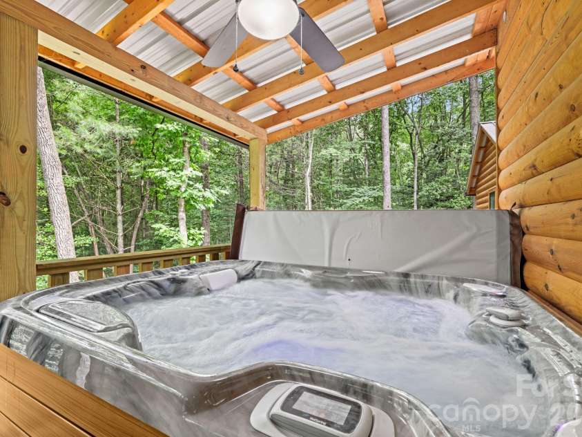 207 Bentley Cove, Murphy, NC 28906.  MLS# CAR4391393, YatesRealty ID 29600. 
