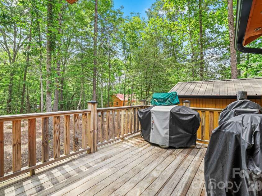 207 Bentley Cove, Murphy, NC 28906.  MLS# CAR4391393, YatesRealty ID 29600. 