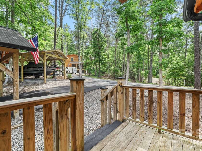 207 Bentley Cove, Murphy, NC 28906.  MLS# CAR4391393, YatesRealty ID 29600. 
