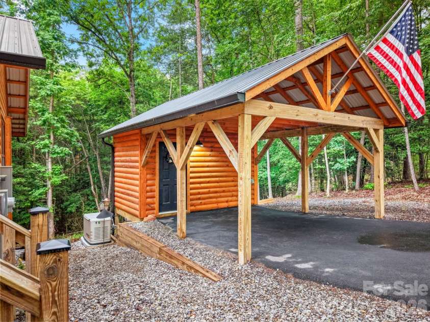 207 Bentley Cove, Murphy, NC 28906.  MLS# CAR4391393, YatesRealty ID 29600. 