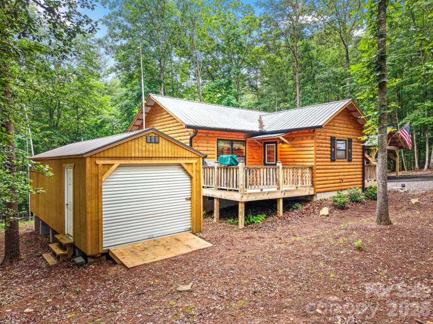 207 Bentley Cove, Murphy, NC 28906.  MLS# CAR4391393, YatesRealty ID 29600. 