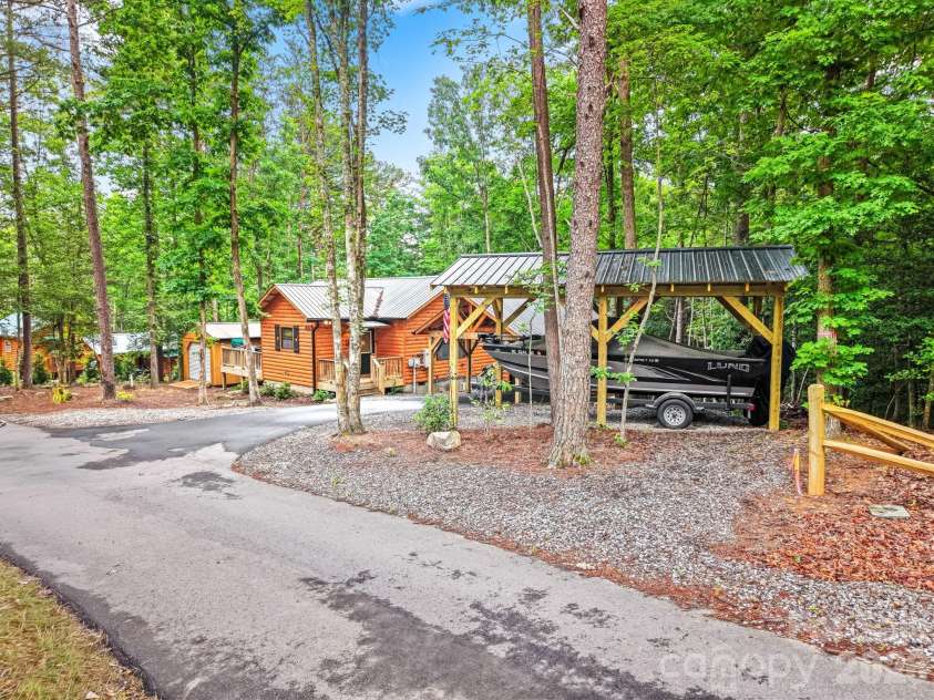 207 Bentley Cove, Murphy, NC 28906.  MLS# CAR4391393, YatesRealty ID 29600. 