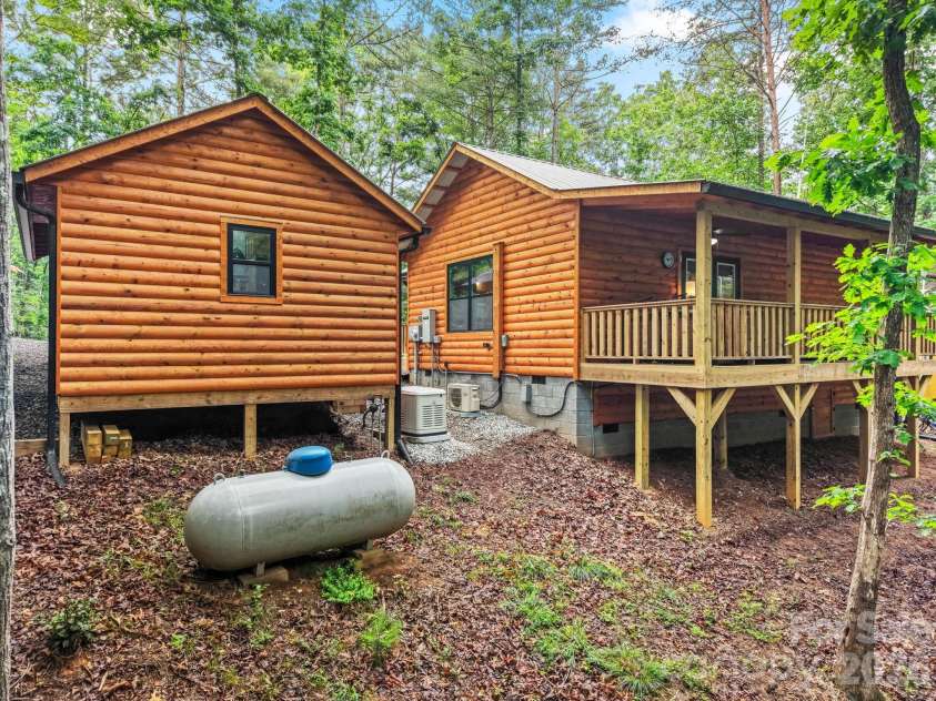207 Bentley Cove, Murphy, NC 28906.  MLS# CAR4391393, YatesRealty ID 29600. 