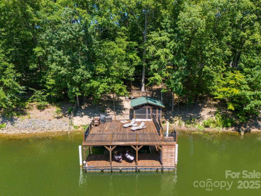 2317 Mt Isle Harbor Drive, Charlotte, NC 28214.  MLS# CAR4287530, YatesRealty ID 29600. 