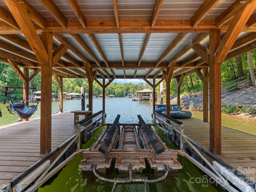 2317 Mt Isle Harbor Drive, Charlotte, NC 28214.  MLS# CAR4287530, YatesRealty ID 29600. 