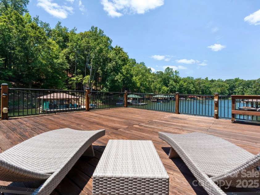 2317 Mt Isle Harbor Drive, Charlotte, NC 28214.  MLS# CAR4287530, YatesRealty ID 29600. 