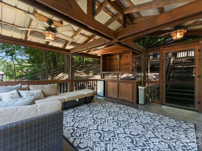 2317 Mt Isle Harbor Drive, Charlotte, NC 28214.  MLS# CAR4287530, YatesRealty ID 29600. 