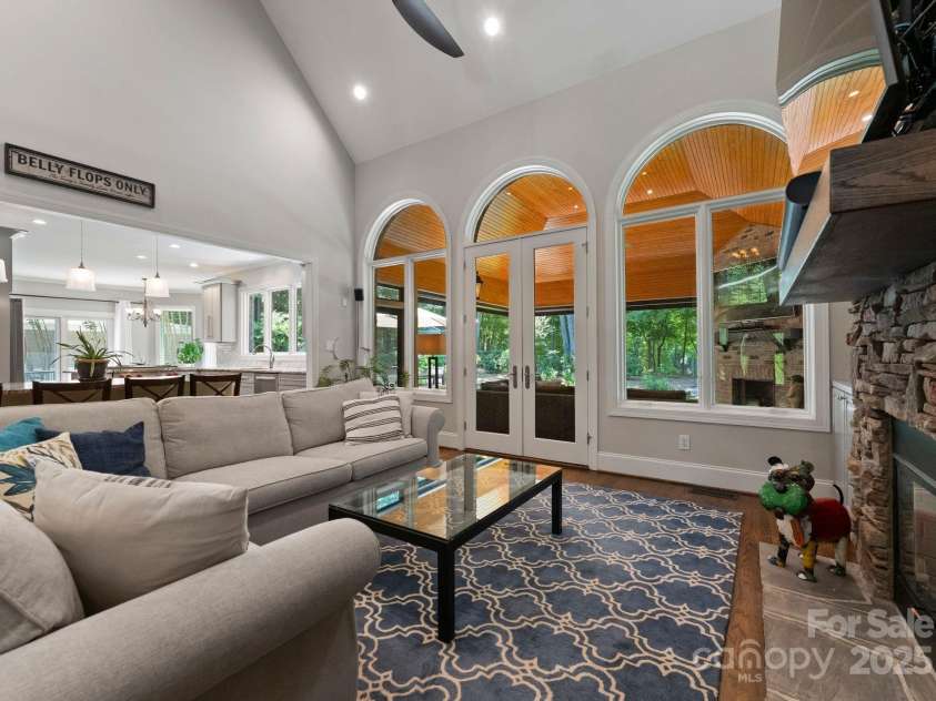 2317 Mt Isle Harbor Drive, Charlotte, NC 28214.  MLS# CAR4287530, YatesRealty ID 29600. 