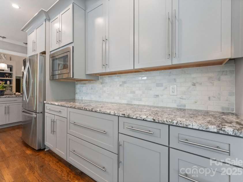 2317 Mt Isle Harbor Drive, Charlotte, NC 28214.  MLS# CAR4287530, YatesRealty ID 29600. 