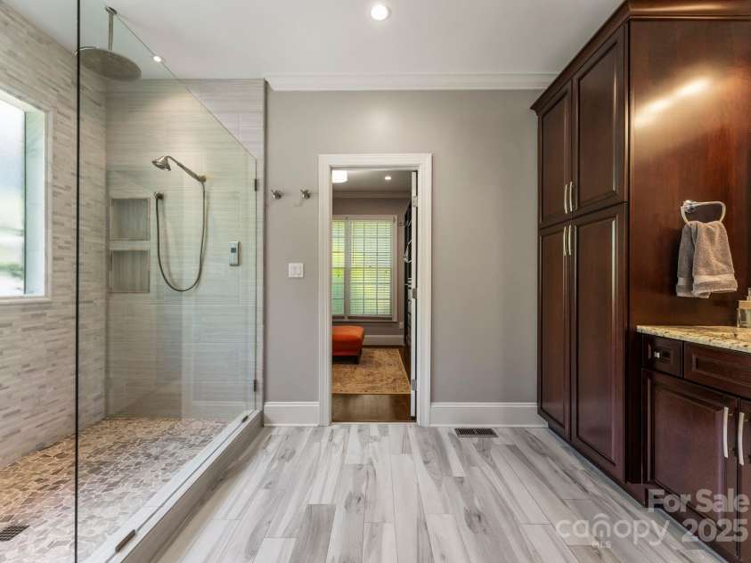 2317 Mt Isle Harbor Drive, Charlotte, NC 28214.  MLS# CAR4287530, YatesRealty ID 29600. 