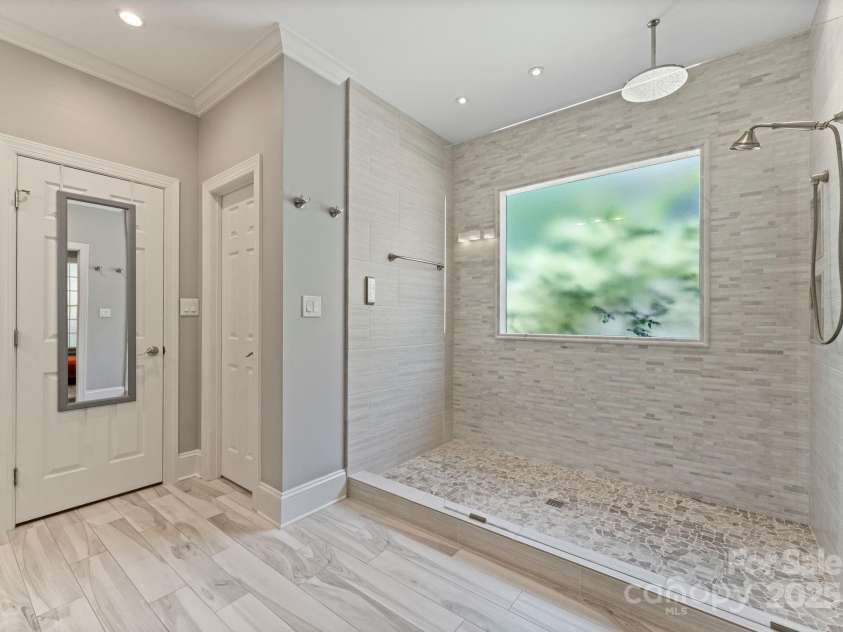2317 Mt Isle Harbor Drive, Charlotte, NC 28214.  MLS# CAR4287530, YatesRealty ID 29600. 