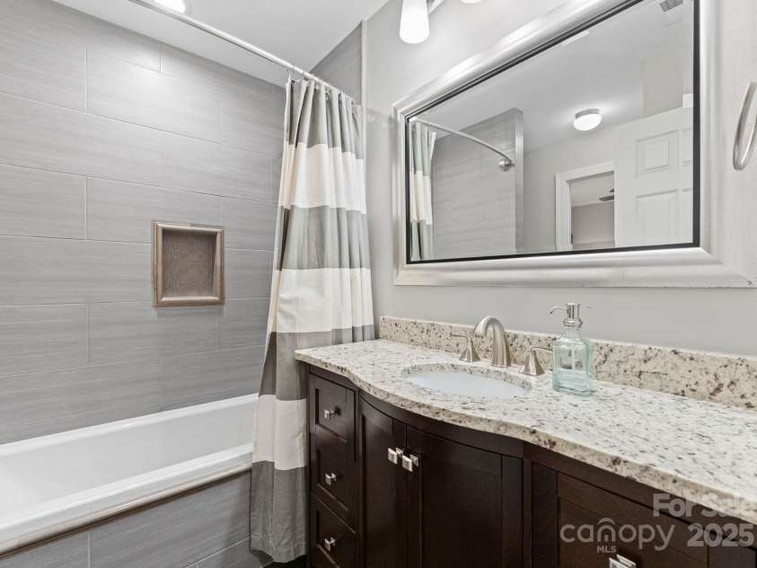 2317 Mt Isle Harbor Drive, Charlotte, NC 28214.  MLS# CAR4287530, YatesRealty ID 29600. 