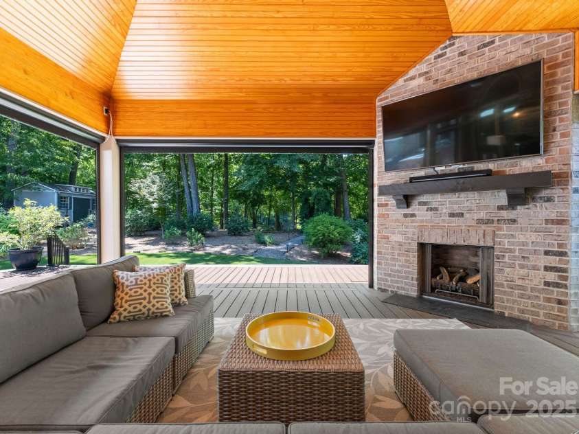 2317 Mt Isle Harbor Drive, Charlotte, NC 28214.  MLS# CAR4287530, YatesRealty ID 29600. 