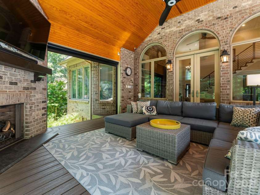 2317 Mt Isle Harbor Drive, Charlotte, NC 28214.  MLS# CAR4287530, YatesRealty ID 29600. 