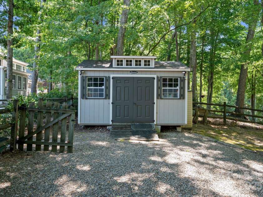 2317 Mt Isle Harbor Drive, Charlotte, NC 28214.  MLS# CAR4287530, YatesRealty ID 29600. 