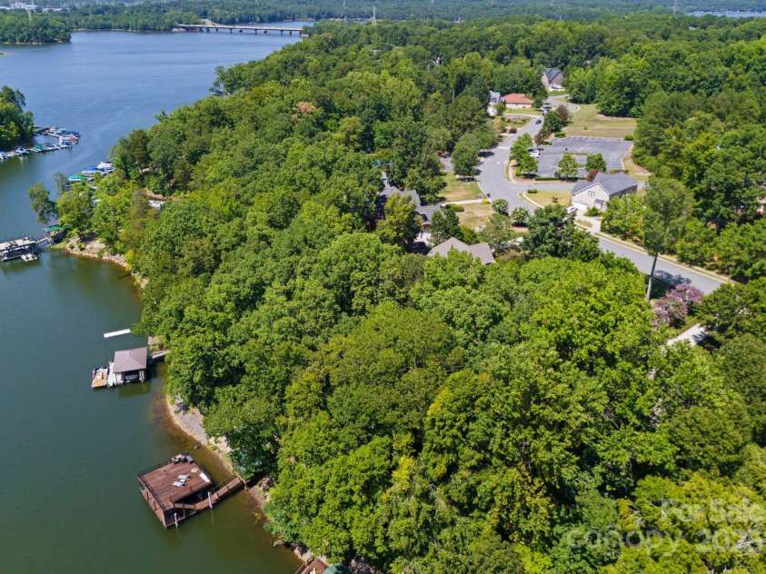 2317 Mt Isle Harbor Drive, Charlotte, NC 28214.  MLS# CAR4287530, YatesRealty ID 29600. 