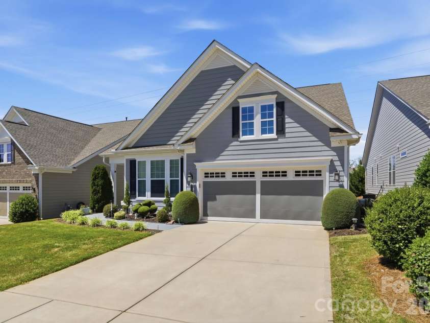 7111 Overjoyed Crossing, Charlotte, NC 28215.  MLS# CAR4381473, YatesRealty ID 29601. 