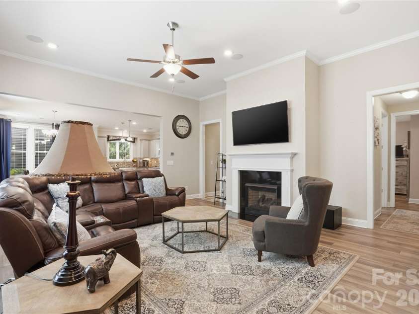 7111 Overjoyed Crossing, Charlotte, NC 28215.  MLS# CAR4381473, YatesRealty ID 29601. 
