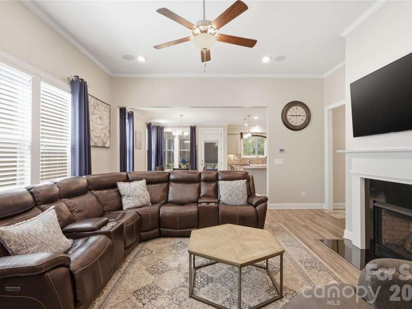 7111 Overjoyed Crossing, Charlotte, NC 28215.  MLS# CAR4381473, YatesRealty ID 29601. 
