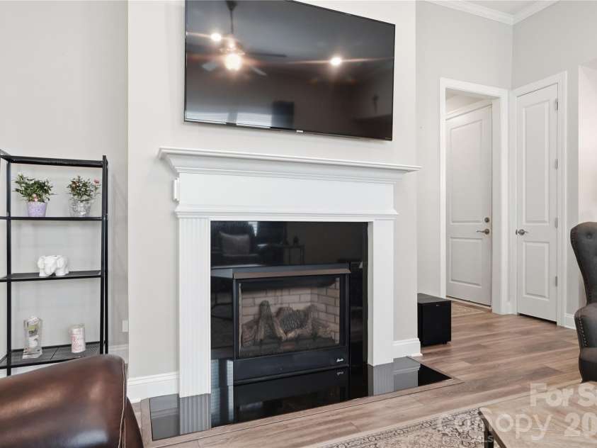 7111 Overjoyed Crossing, Charlotte, NC 28215.  MLS# CAR4381473, YatesRealty ID 29601. 