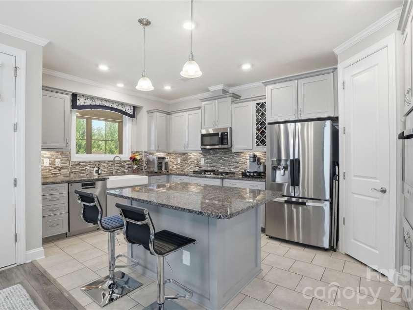 7111 Overjoyed Crossing, Charlotte, NC 28215.  MLS# CAR4381473, YatesRealty ID 29601. 