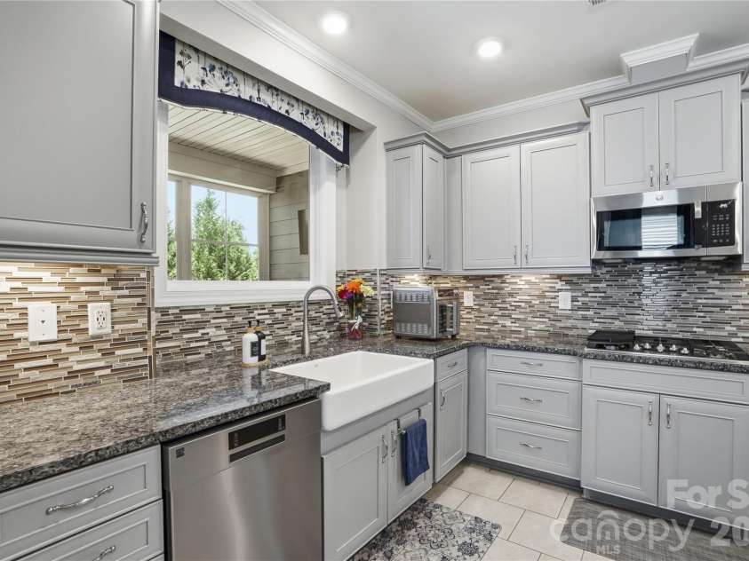7111 Overjoyed Crossing, Charlotte, NC 28215.  MLS# CAR4381473, YatesRealty ID 29601. 
