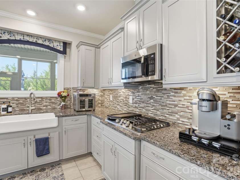7111 Overjoyed Crossing, Charlotte, NC 28215.  MLS# CAR4381473, YatesRealty ID 29601. 