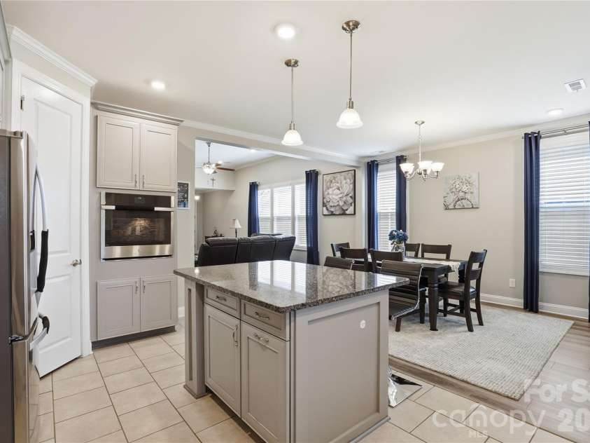 7111 Overjoyed Crossing, Charlotte, NC 28215.  MLS# CAR4381473, YatesRealty ID 29601. 