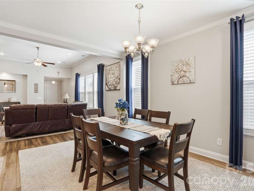 7111 Overjoyed Crossing, Charlotte, NC 28215.  MLS# CAR4381473, YatesRealty ID 29601. 