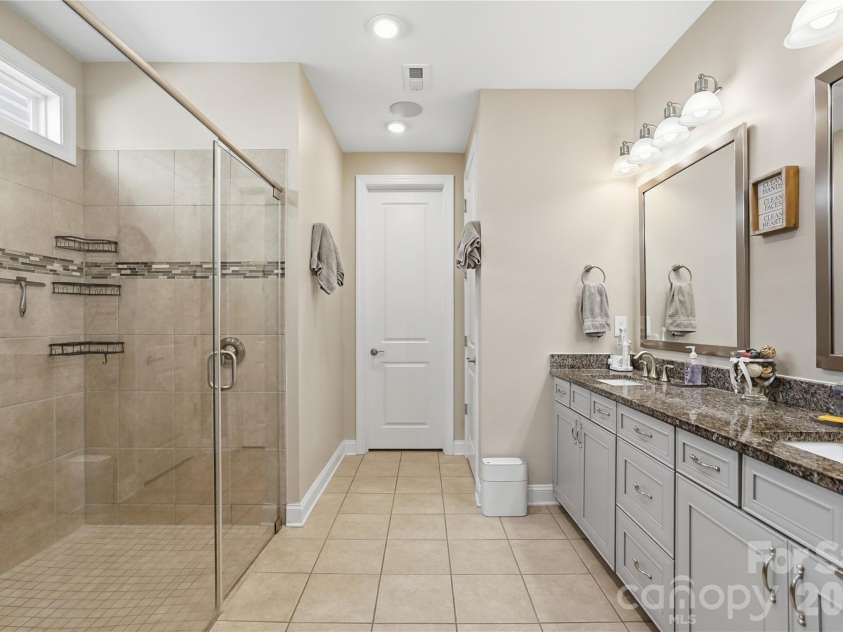 7111 Overjoyed Crossing, Charlotte, NC 28215.  MLS# CAR4381473, YatesRealty ID 29601. 