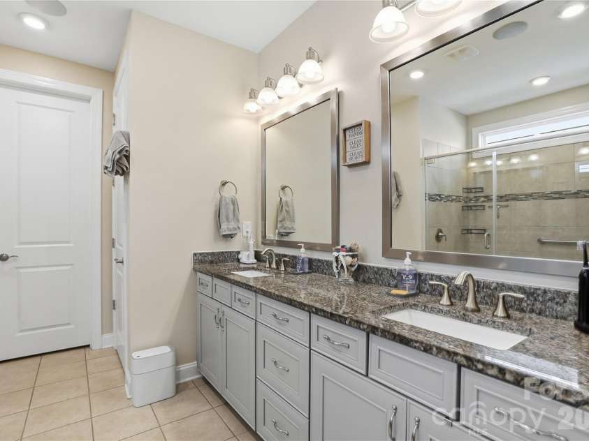 7111 Overjoyed Crossing, Charlotte, NC 28215.  MLS# CAR4381473, YatesRealty ID 29601. 