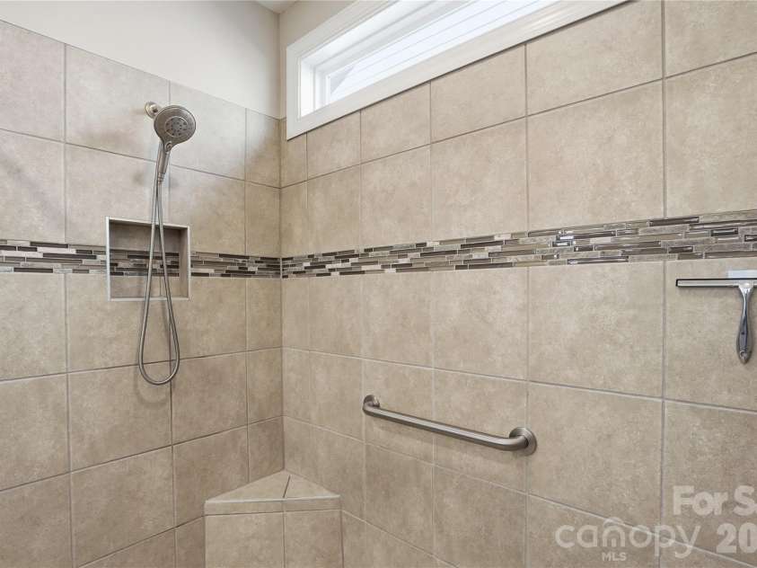 7111 Overjoyed Crossing, Charlotte, NC 28215.  MLS# CAR4381473, YatesRealty ID 29601. 