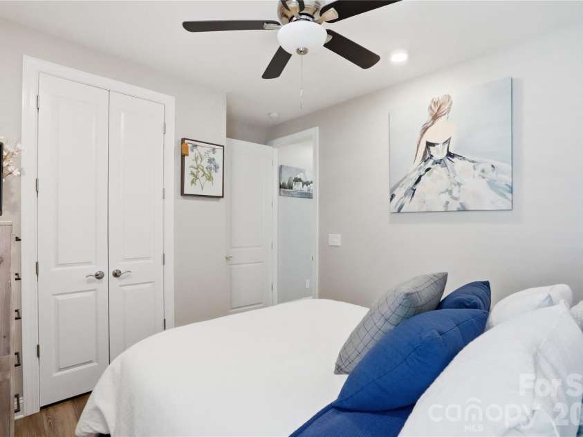 7111 Overjoyed Crossing, Charlotte, NC 28215.  MLS# CAR4381473, YatesRealty ID 29601. 