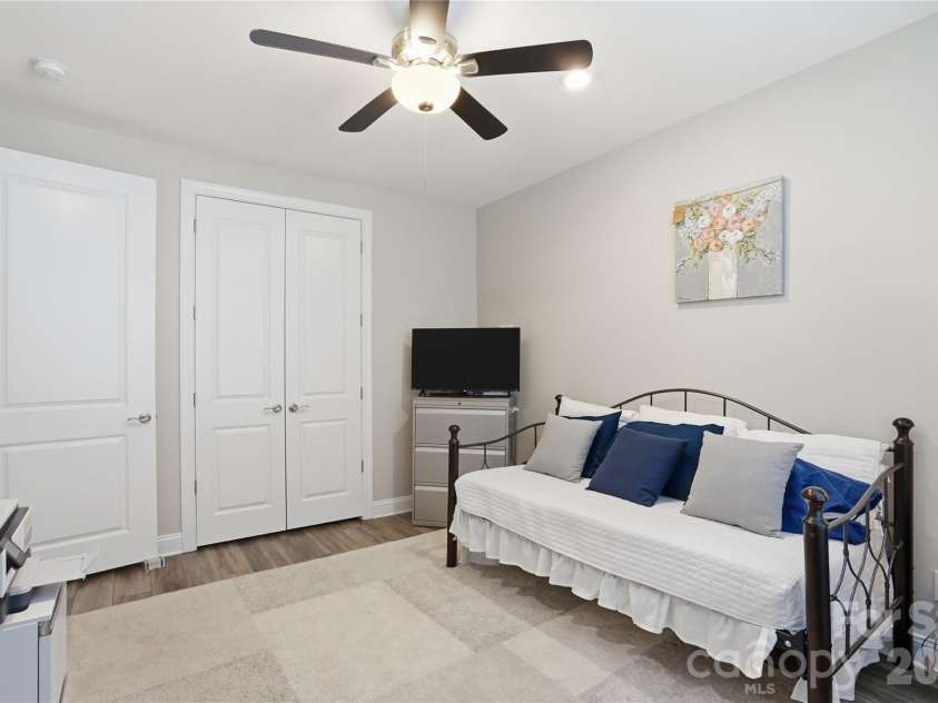 7111 Overjoyed Crossing, Charlotte, NC 28215.  MLS# CAR4381473, YatesRealty ID 29601. 