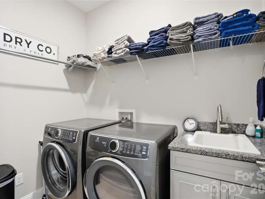 7111 Overjoyed Crossing, Charlotte, NC 28215.  MLS# CAR4381473, YatesRealty ID 29601. 
