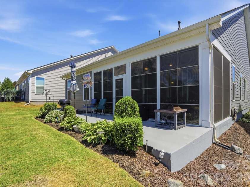 7111 Overjoyed Crossing, Charlotte, NC 28215.  MLS# CAR4381473, YatesRealty ID 29601. 