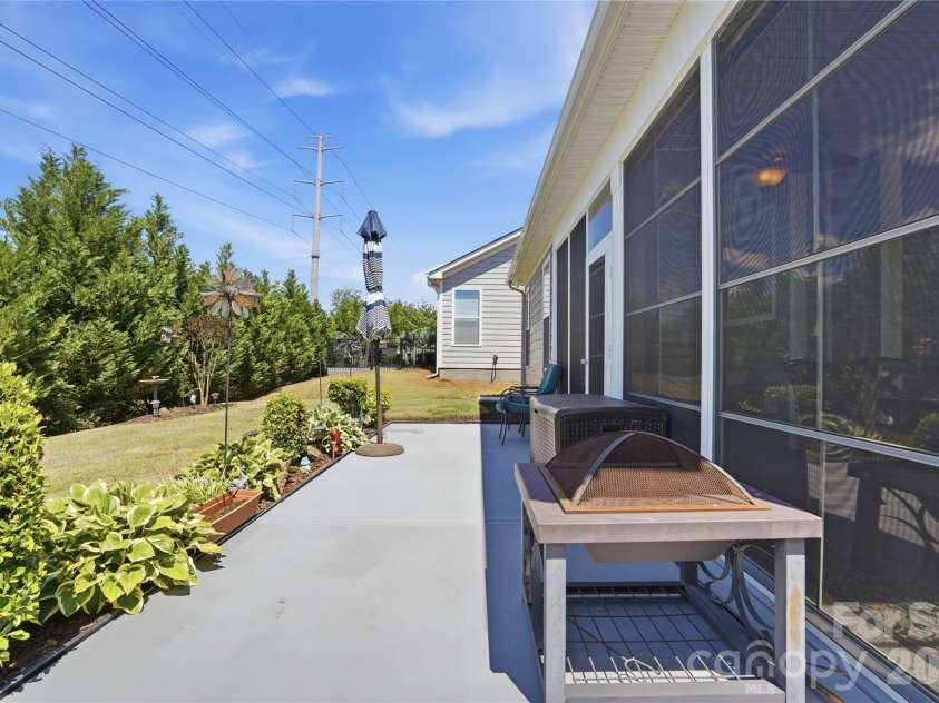 7111 Overjoyed Crossing, Charlotte, NC 28215.  MLS# CAR4381473, YatesRealty ID 29601. 