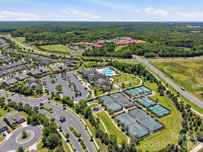 7111 Overjoyed Crossing, Charlotte, NC 28215.  MLS# CAR4381473, YatesRealty ID 29601. 