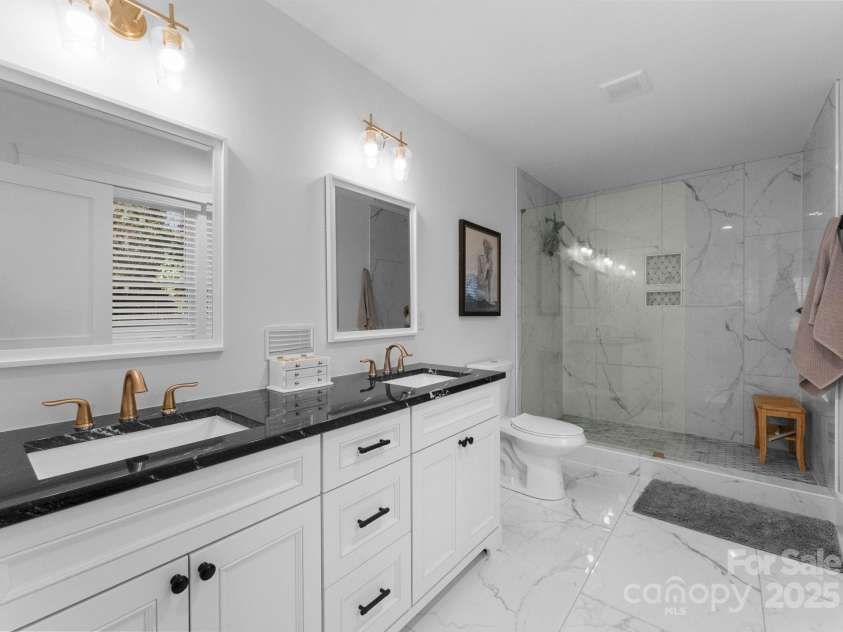 1751 Merriman Avenue, Charlotte, NC 28203.  MLS# CAR4246707, YatesRealty ID 29602. 