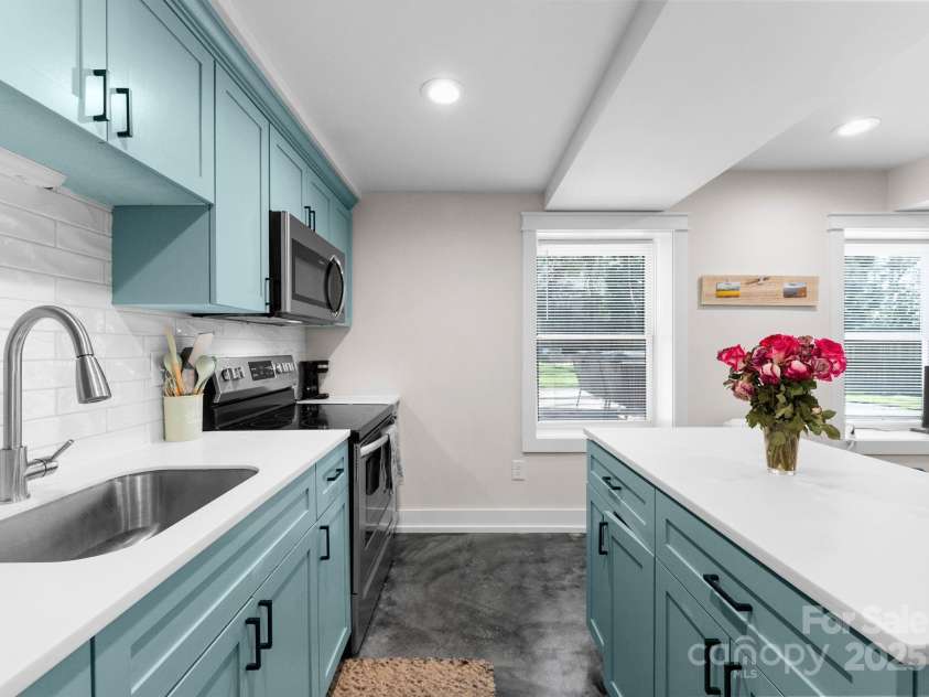 1751 Merriman Avenue, Charlotte, NC 28203.  MLS# CAR4246707, YatesRealty ID 29602. 