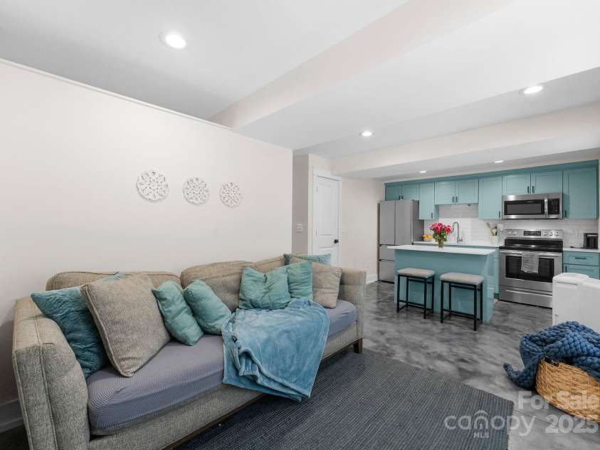1751 Merriman Avenue, Charlotte, NC 28203.  MLS# CAR4246707, YatesRealty ID 29602. 