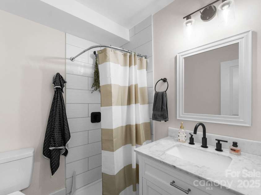 1751 Merriman Avenue, Charlotte, NC 28203.  MLS# CAR4246707, YatesRealty ID 29602. 