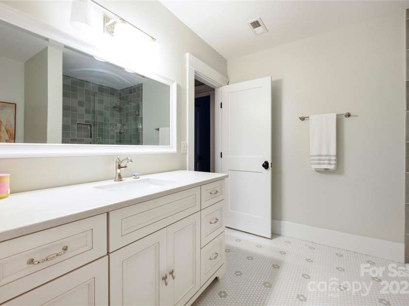 1751 Merriman Avenue, Charlotte, NC 28203.  MLS# CAR4307833, YatesRealty ID 29602. 