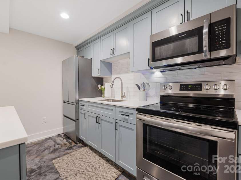 1751 Merriman Avenue, Charlotte, NC 28203.  MLS# CAR4307833, YatesRealty ID 29602. 