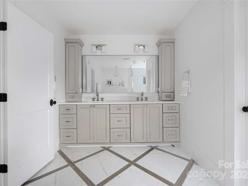 1751 Merriman Avenue, Charlotte, NC 28203.  MLS# CAR4307833, YatesRealty ID 29602. Primary bathroom on upper floor