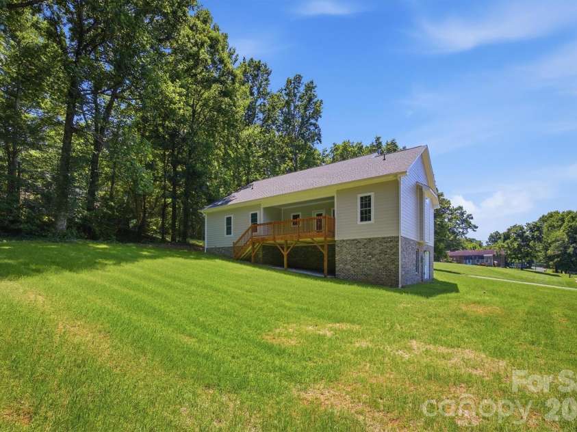 107 Meadow View Street, Morganton, NC 28655.  MLS# CAR4388143, YatesRealty ID 29604. 